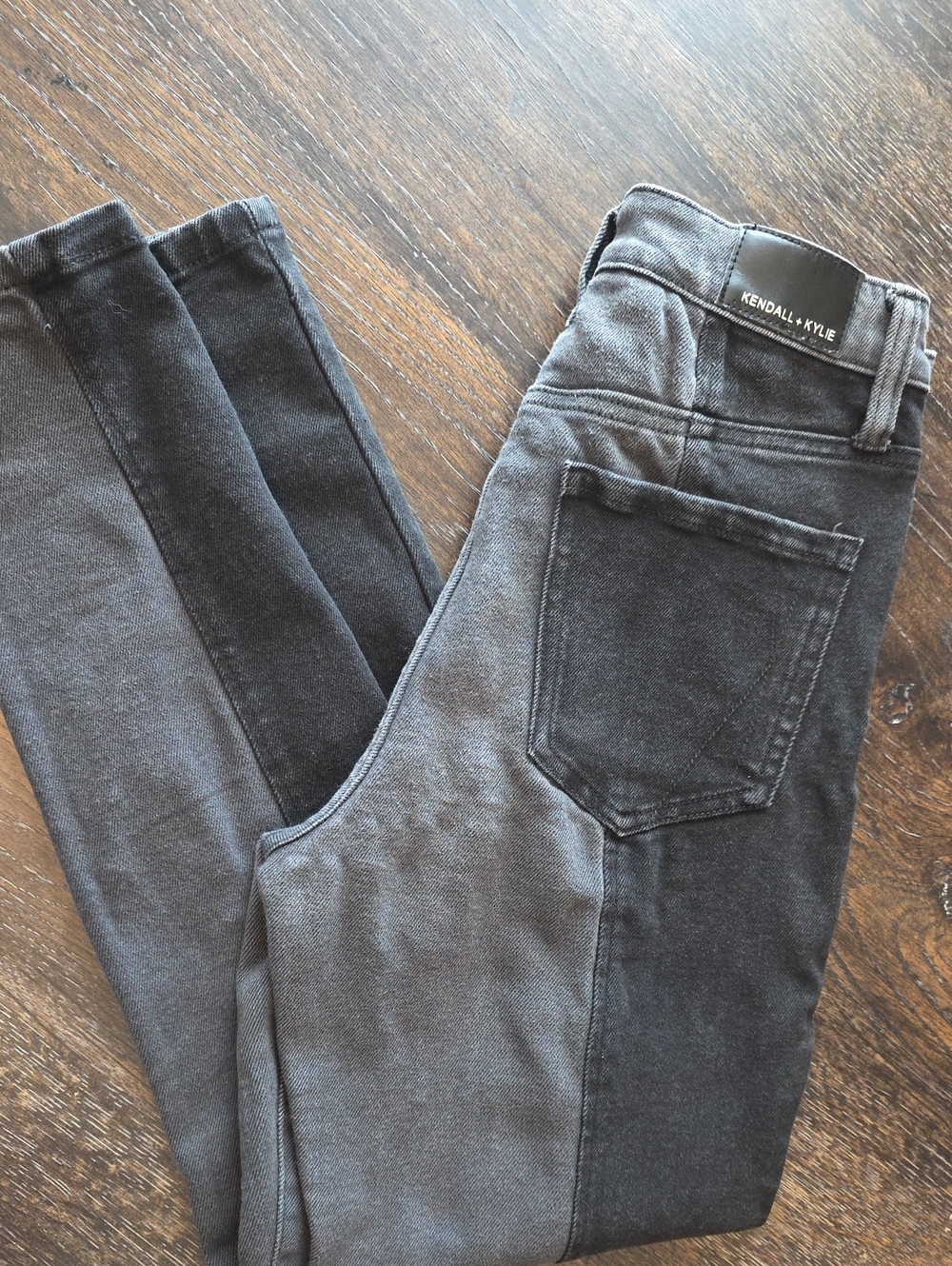 Kendall & Kylie Two-Tone Black and Dark Gray Womens Skinny Jeans